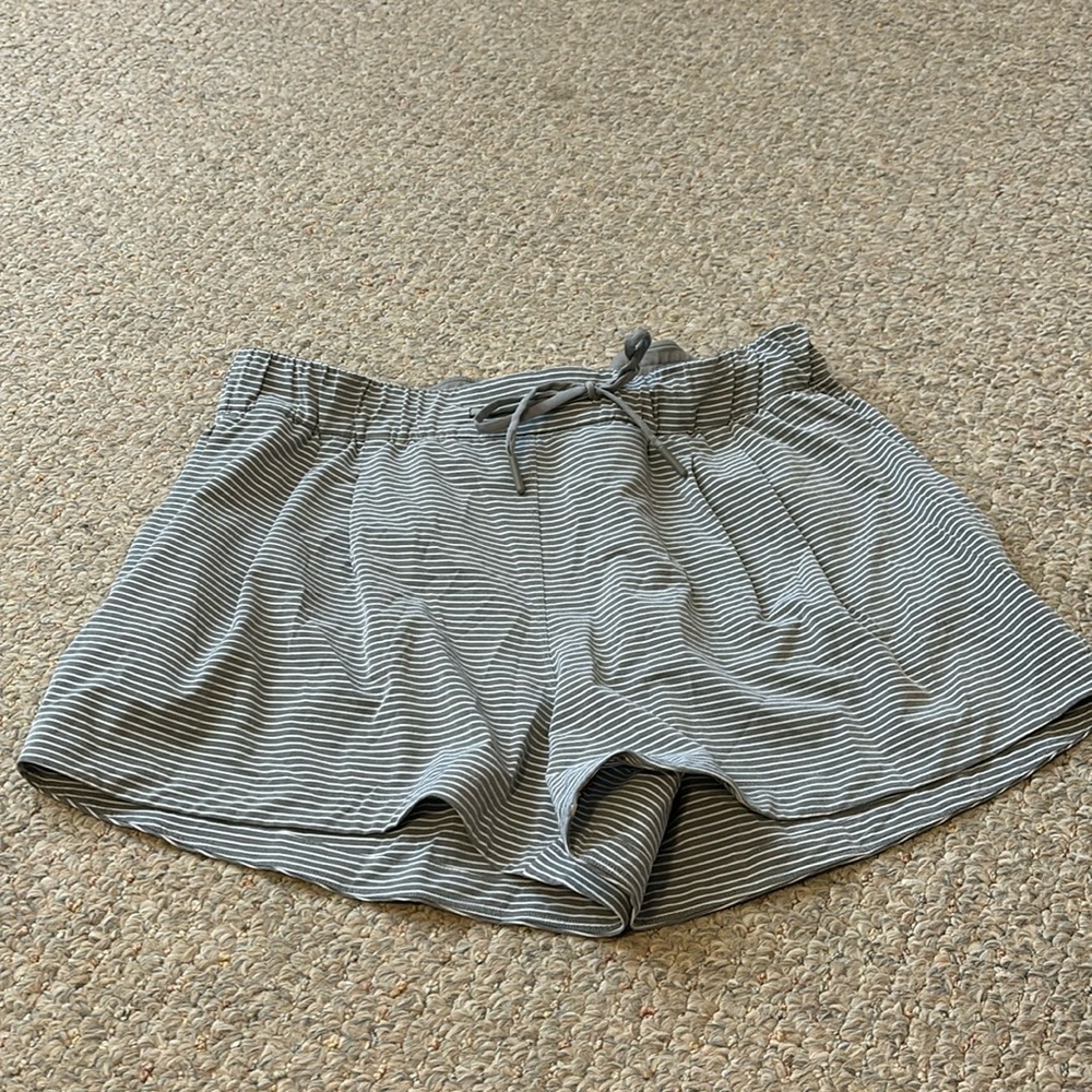 Lululemon grey stripe shorts